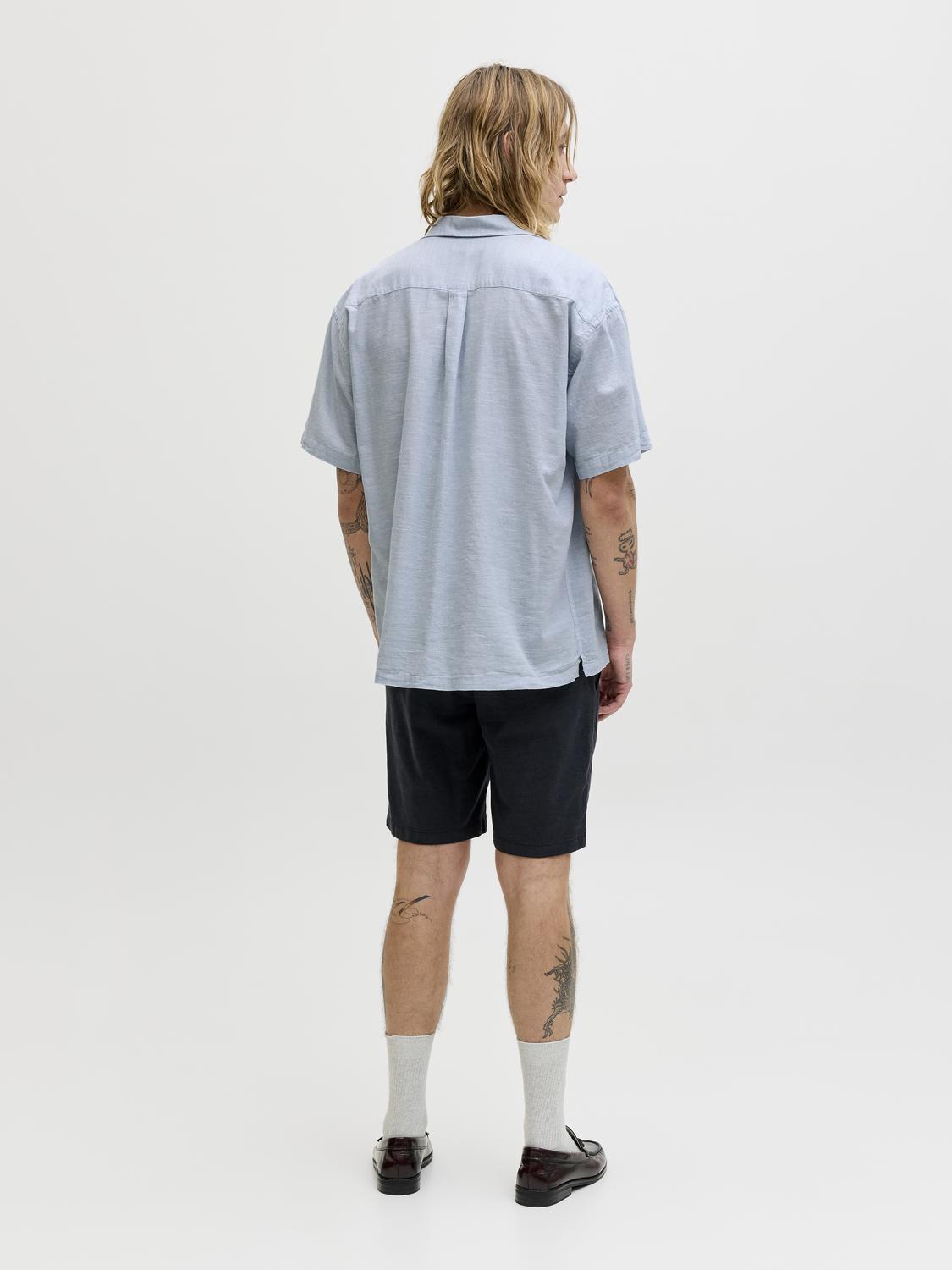 model_shot-back